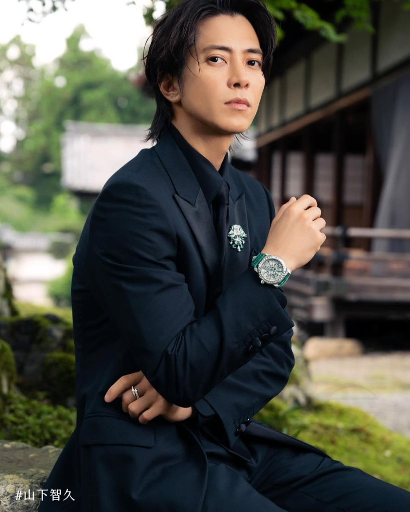 山下智久 常以帶有層次感的俐落燙髮示人，既有成熟感又不失時尚度。